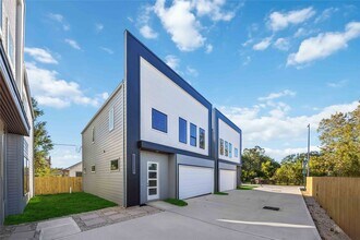 7129 England St in Houston, TX - Building Photo - Building Photo