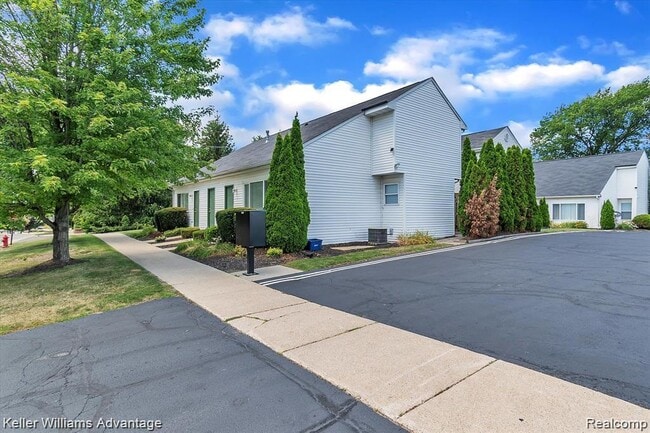 241 Lottie St in South Lyon, MI - Building Photo - Building Photo
