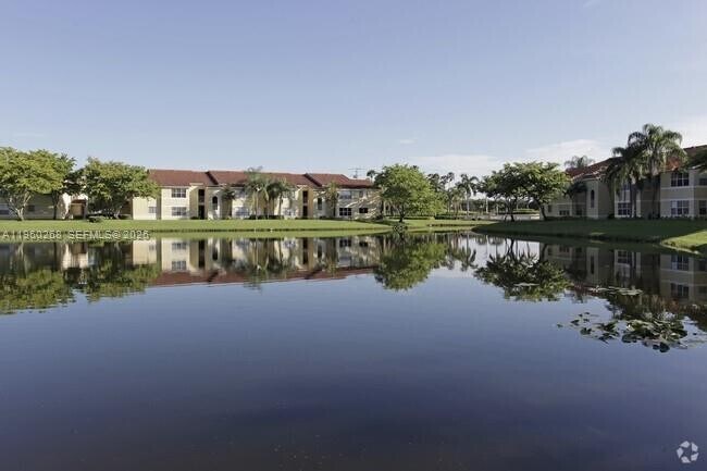 565 Vista Isles Dr in Sunrise, FL - Building Photo - Building Photo