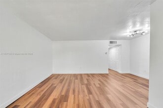 610 NE 123rd St in North Miami, FL - Building Photo - Building Photo