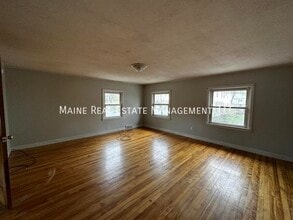142 Pine St in Bangor, ME - Building Photo - Building Photo