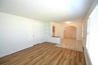 1211 Ridgemont Dr in Austin, TX - Building Photo - Building Photo