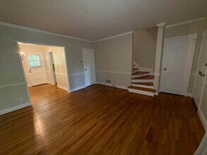2625 Greenbrier Rd in Winston-Salem, NC - Building Photo - Building Photo