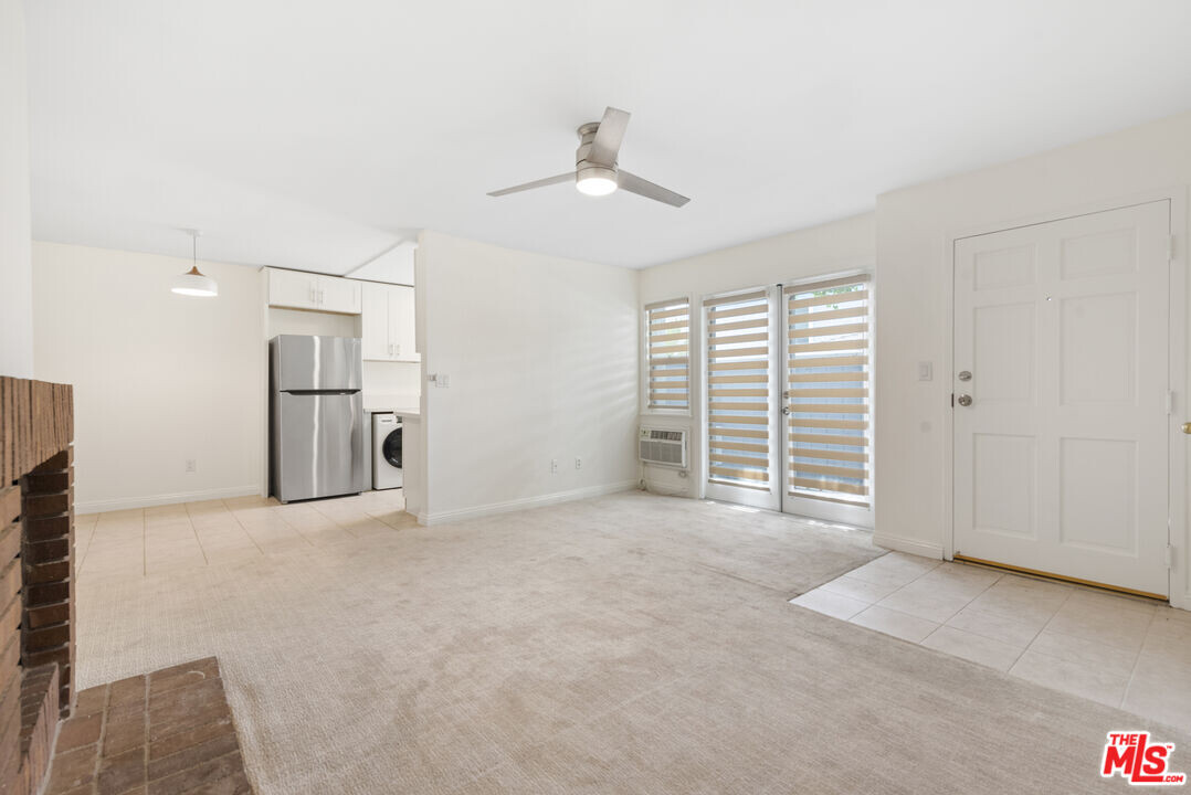 2638 S Barrington Ave in Los Angeles, CA - Building Photo
