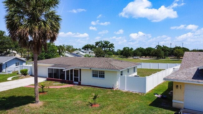 609 Caddy Dr in Poinciana, FL - Building Photo - Building Photo