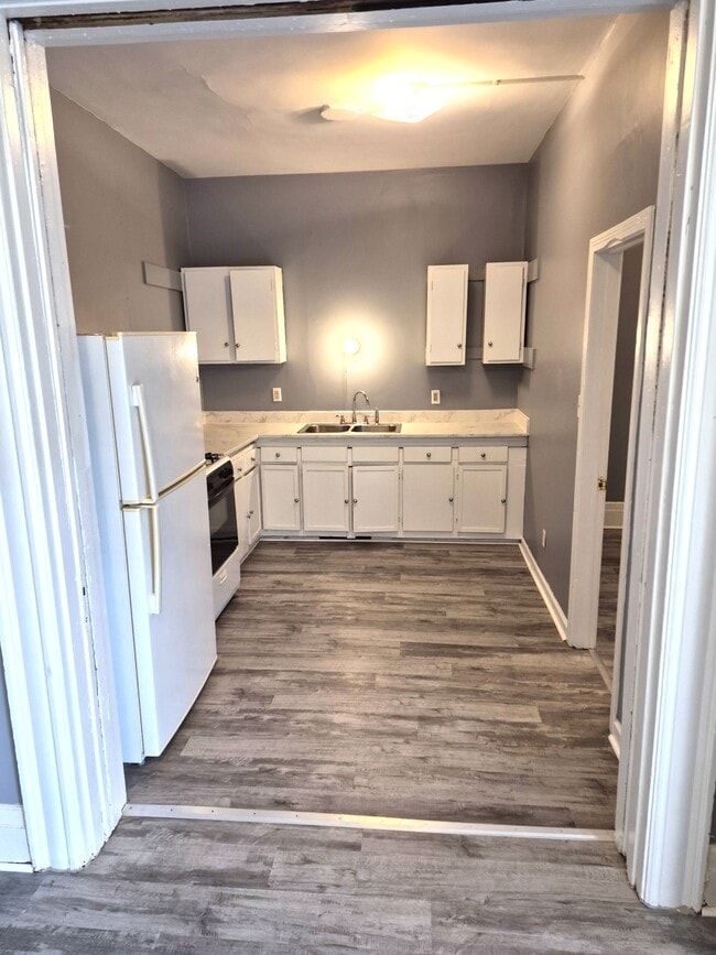 223 W 16th St, Unit 2, Unit 2