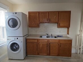 209 Ash St in Waltham, MA - Building Photo - Building Photo