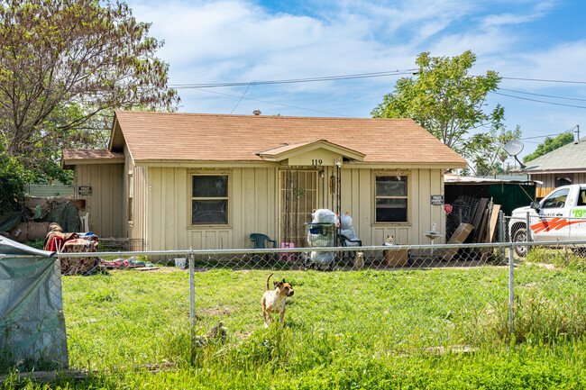 140 S Ross St in Visalia, CA - Building Photo - Building Photo