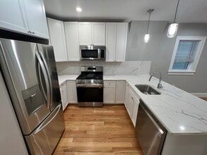 15 Harold St, Unit 1 in Somerville, MA - Building Photo - Building Photo
