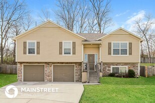 18613 East 20th St S in Independence, MO - Building Photo