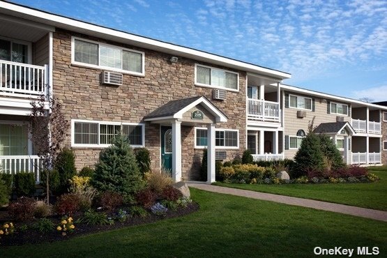 227 Lakeland Ave-Unit -2-2D in Sayville, NY - Building Photo