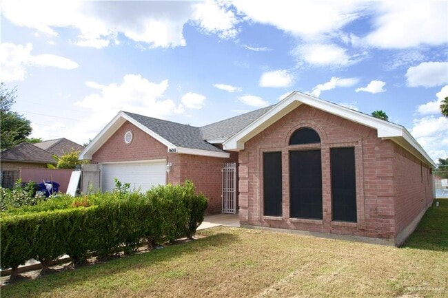 26 Cedar Ave in McAllen, TX - Building Photo - Building Photo