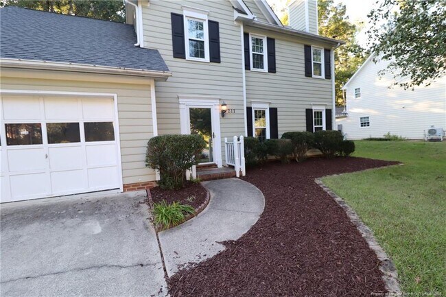 211 Amberglow Pl in Cary, NC - Building Photo - Building Photo