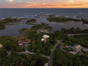 283 Ocean Ave in Newport, RI - Building Photo - Building Photo