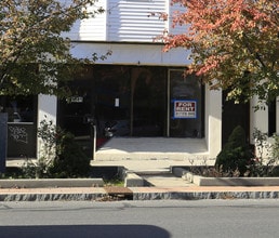 3921-3945 Main St in Bridgeport, CT - Foto de edificio - Building Photo