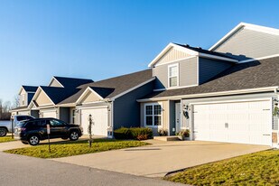 Perry Creek Townhomes - Midland, MI in Midland, MI - Building Photo