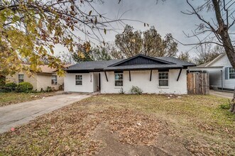 2110 Aggie Dr in Grand Prairie, TX - Building Photo - Building Photo