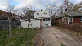 527 Akins Ct in Akron, OH - Building Photo