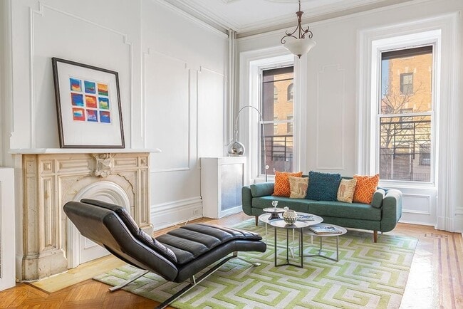 property at 325 Montgomery St