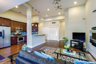 3025 N California Ave in Chicago, IL - Building Photo - Building Photo