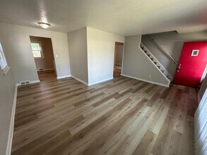 26500 Drakefield Ave in Euclid, OH - Building Photo - Building Photo