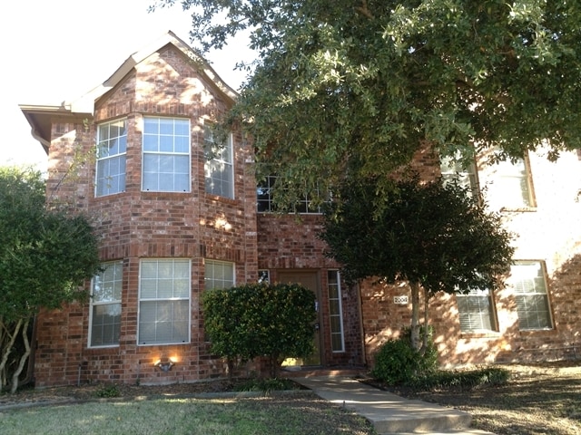 property at 2006 Meandering Way