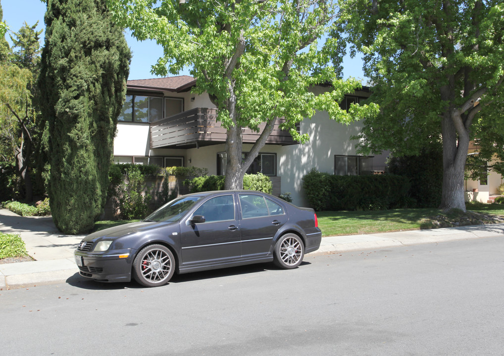 210 Waverley St. in Menlo Park, CA - Building Photo