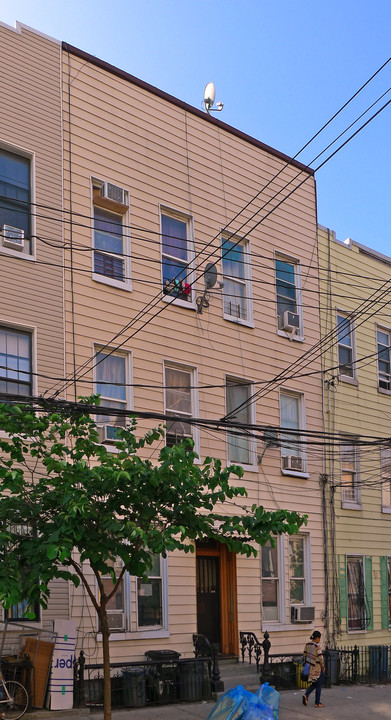 302 Stanhope St in Brooklyn, NY - Building Photo