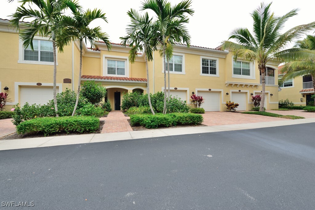 23450 Alamanda Dr in Bonita Springs, FL - Foto de edificio