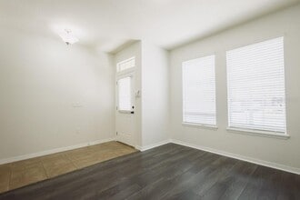 7557 Azalea Cove Cir in Azalea Park, FL - Building Photo - Building Photo