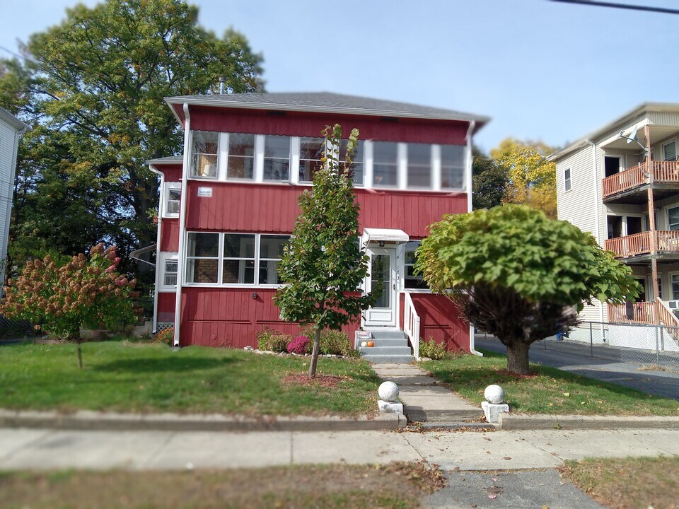 173 6th St, Unit 1st floor in Leominster, MA - Building Photo