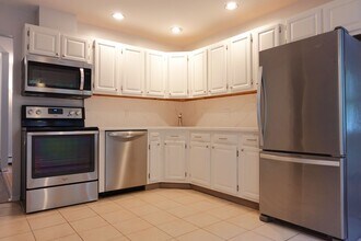 8 Beech Pl in Huntington, NY - Building Photo - Building Photo