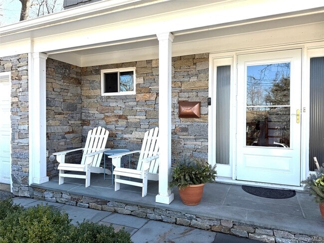 49 Spencer Dr in New Rochelle, NY - Building Photo - Building Photo