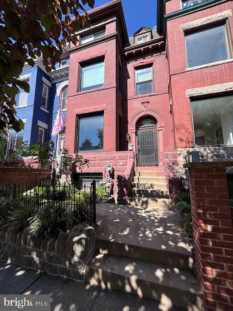 property at 1938 1st St NW