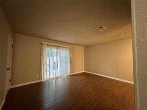 5006 W Wind Trail in Austin, TX - Foto de edificio - Building Photo