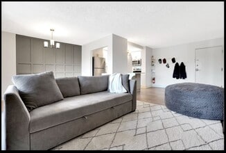 10 N Wood Ave, Unit 218 in Linden, NJ - Foto de edificio - Building Photo