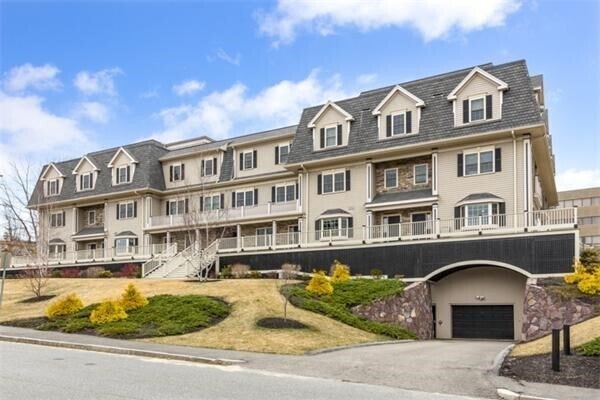 255 Winter St in Waltham, MA - Building Photo