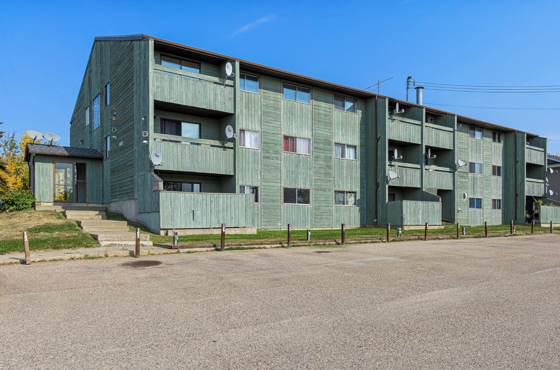 10717 108 Av in Fairview, AB - Building Photo