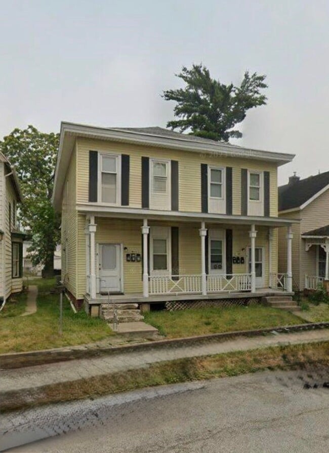 property at 909 N 10th St