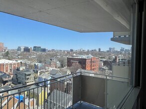 Harvard Towers in Cambridge, MA - Foto de edificio - Building Photo