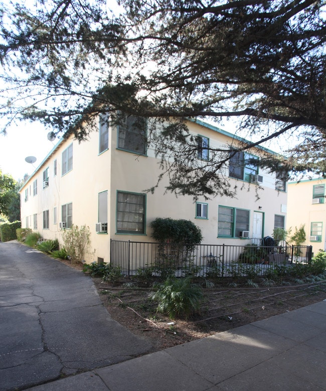 4230-4250 Los Feliz Blvd in Los Angeles, CA - Foto de edificio - Building Photo