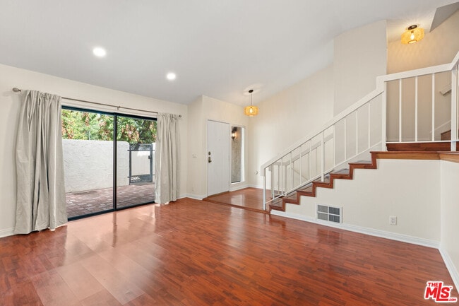 6021 Lindley Ave in Los Angeles, CA - Building Photo - Building Photo