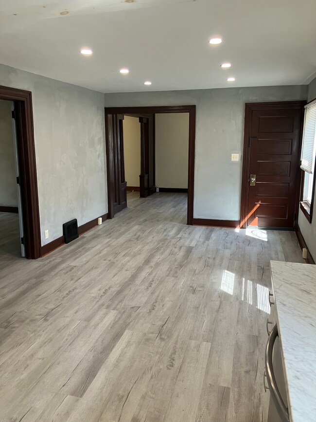 35-2 Rotary Ave, Unit 35 Rotary Fl 2