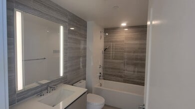 2510 6th Ave, Unit 2205 in Seattle, WA - Foto de edificio - Building Photo