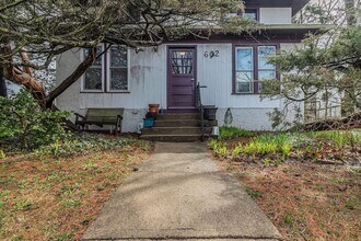 602 S Broadway Ave, Unit 1 in Urbana, IL - Foto de edificio - Building Photo