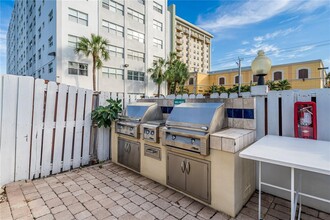 2555 NE 11th St, Unit 808 in Fort Lauderdale, FL - Foto de edificio - Building Photo