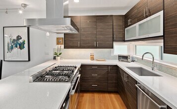 428 Malden Ave E in Seattle, WA - Building Photo - Building Photo