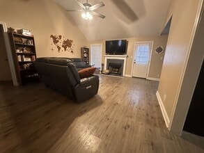 1072 Cindy Jo Ct in Clarksville, TN - Building Photo - Building Photo