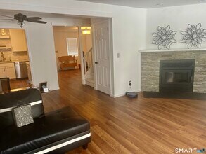 42 Far View Cmns in Southbury, CT - Building Photo - Building Photo