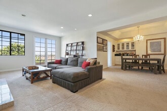 1457 Reeves St, Unit 205 in Los Angeles, CA - Foto de edificio - Building Photo